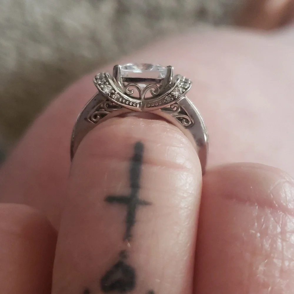 Ring - Picture 3 of 6
